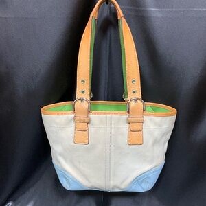 Vintage Coach zipper shoulder bag. Cream/light blue/green    44-H4Cb
